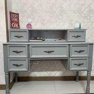 میز تحریر با کتابخانه