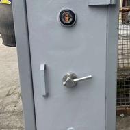 گاوصندوق در حد نو