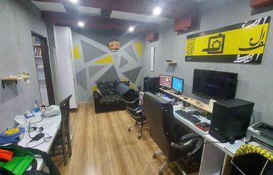 دفتر تجاری 100 متری رو به نما