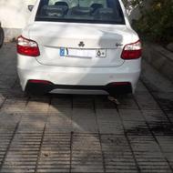 ساینا اس در حد فروشی.