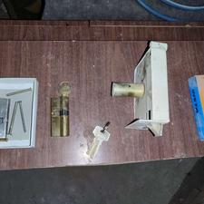 قفل حیاطی همراه متعلقات