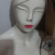 مانکن لباس زنانه دست و پا هم دارد