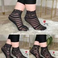 جوراب زنانه مشکی و رنگ پا