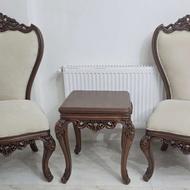 صندلی میزبان به همراه میز عسلی