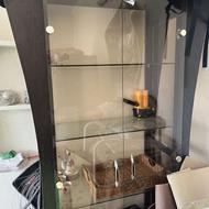 ویترین شیشه ای