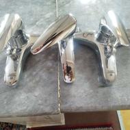 دوعدد شیر حمام،یک عدد روشویی