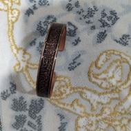 یک دست بند مس وانگشترمعمولی