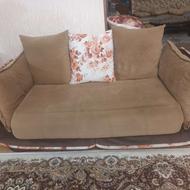 مبل راحتی تمام پارچه به بالش کیفیت‌دار اطراف نشیمن