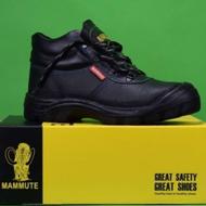 یک جفت کفش ایمنی ماموت نمره 41 و دو عدد کاپشن کار