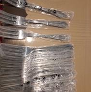 تعدادی چنگال استیل دسته بلند مرغ نو اکبند