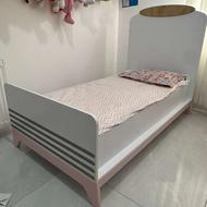 تخت و تشک به همراه کنار تخت سه کشو