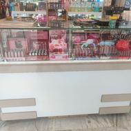 ویژه پیشخوان برای بوتیک لوازم ارایشی