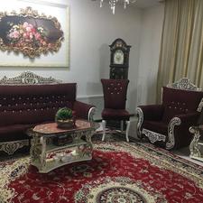 ساعت ایستاده و یک عدد تابلو