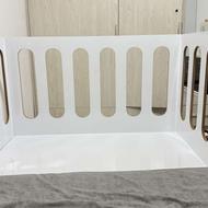 تخت کنار مادر