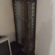 ساعت و ویترین ایستاده