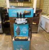 بستنی ساز قیفی تمام اتوماتیک و لوازم مخصوص کافه