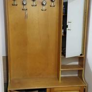 جاکفشی و آویز لباس