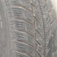 یک حلقه لاستیک پیکان سالم