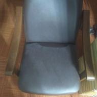 مبل چرم قدیمی