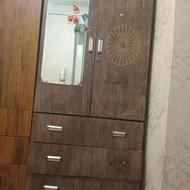 یک عدد کمد فقط دوتا کشو نیاز بع تعمیر دارد