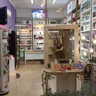 فروشنده خانم ارایشی و بهداشتی