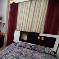 پرده حریر والان پرده حریر زرشکی و قاب پرده سفید و طلایی