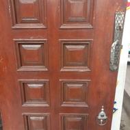 تعدادی درب منزب با قفل کلید