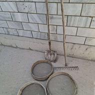 یک عدد آچار شلاقی و یک عدد اره چوبی