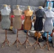 تجهیزات مغازه لباس فروشی