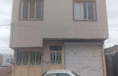 ساختمان دوطبقه با مغازه