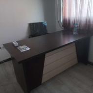 مبلمان و میزو صندلی و لوازم اداری در حد نو