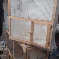 چندتا قفس بزرگ چوبی