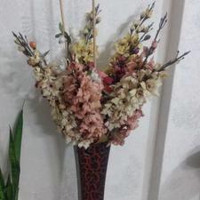1عدد گلدان با گل مصنوعی