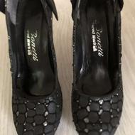 کفش کانادایی کاملا نو سایز 39پاشنه 7 سانت