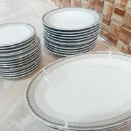 تعدادی ظروف چینی و پرکس ب خاطر کمبود جا