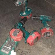 یک عدد دلر شارژی ماکیتا 18 ولت .یک عدد دلر شارژی 14 ولت