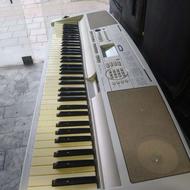 پیانو دیجیتال یاماها در حد واقعا سالن و تمیز