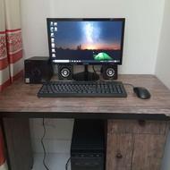 کامپیوتر با تمام لوازم