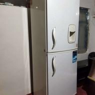 یخچال فریزر کاملا درحد نو سالم تمیز