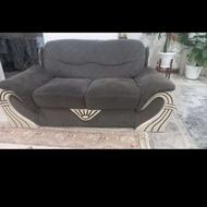 نیاز به تعمیرات داره ولی مبل مدل ترک و جا داره