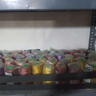 تعدادی نخ راسته خیاطی