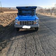 نیسان وانت 81