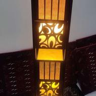 آباژور ایستاده