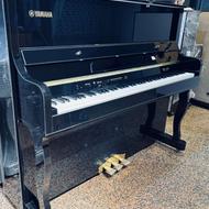 پیانو آکوستیک در سه رنگ