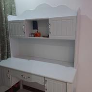 میزتحریر سفید و تمیز