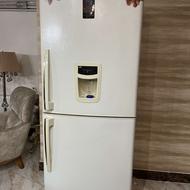 یخچال دو درب نیم فریزر