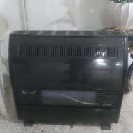 بخاری گازی روشن در حال کار بسیار سالم بدون پوسیدگی