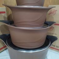 چهار قابلمه گرانیتی نو با جعبه جهیزیه