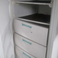 یک عدد فریزر ویک عدد یخچال