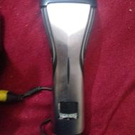 یک عدد ماشین ریش تراش فیلیپس اصل بفروش میرسد